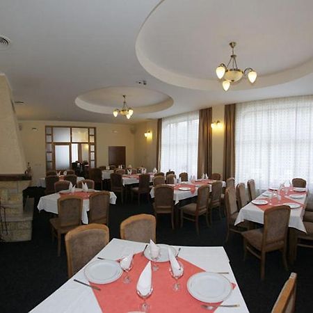 Hotel Paltinis Statjunea Borsa Экстерьер фото