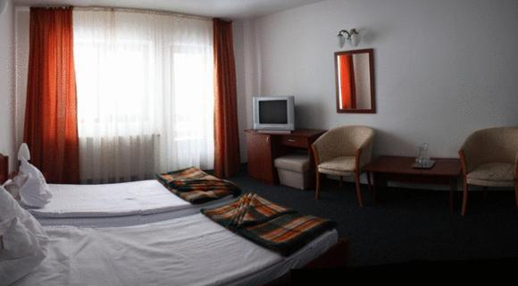 Hotel Paltinis Statjunea Borsa Экстерьер фото