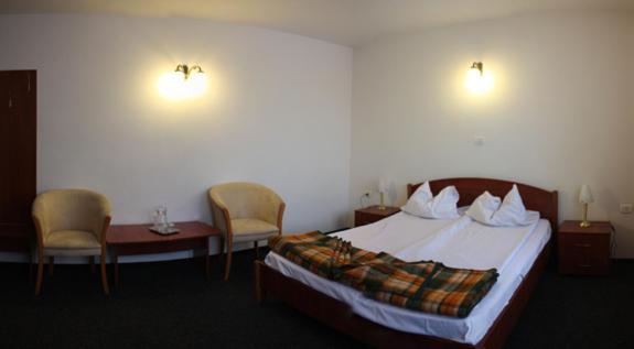 Hotel Paltinis Statjunea Borsa Экстерьер фото