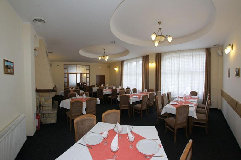 Hotel Paltinis Statjunea Borsa Экстерьер фото